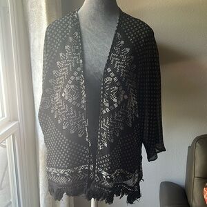 Xhilaration Women’s Kimono Black & White Size M/L Medium/Large